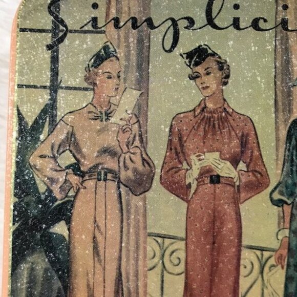 Set of 2 Vintage Coca-Cola 'Realm of Fancy to Reality' + Simplicity Fashion Tins - Picture 3 of 16